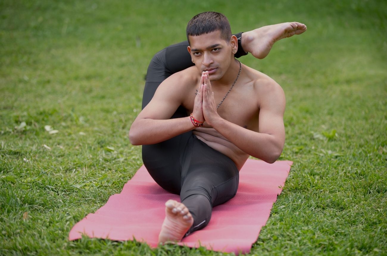 What is Eka Pada Sirsasana How to do it, Benefits, Steps cult.fit